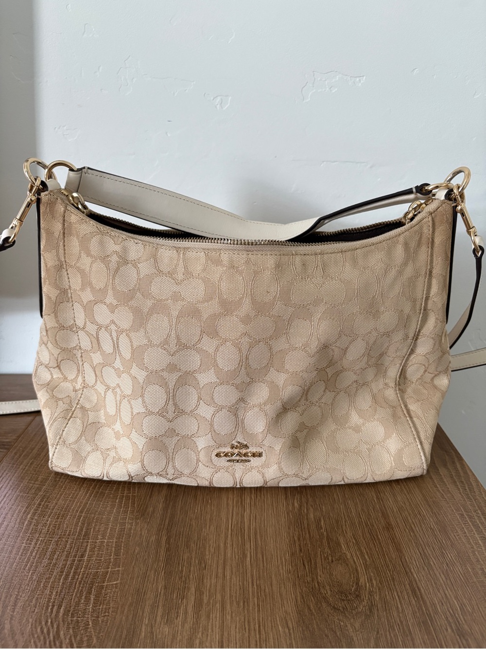 Coach East/West Celeste Hobo Signature
Crossbody